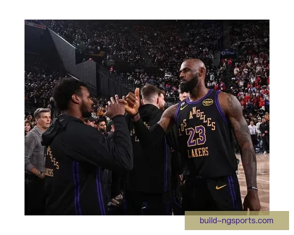 詹姆斯率湖人完成惊天逆转全队火力全开冲击西部榜首再创新高绩